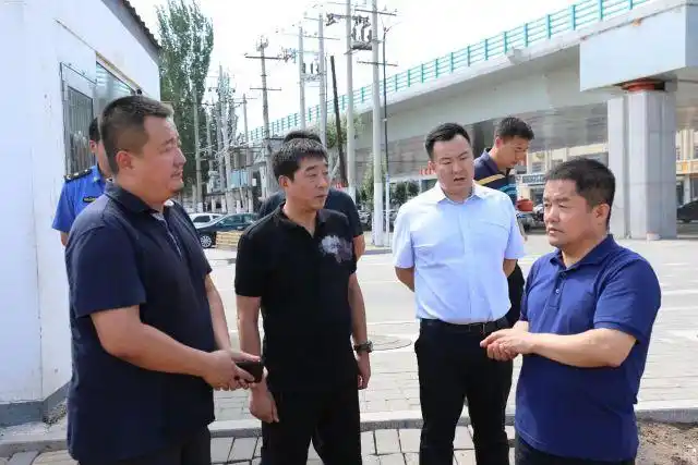 新城区政府主要领导督导检查创卫工作进展情况