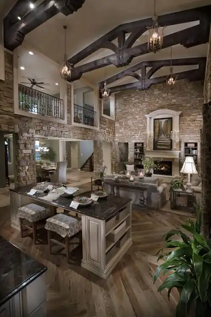 在美国胜古山庄的欧式复古奢华别墅装饰2/11