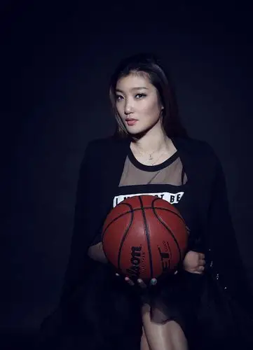 中国女篮新晋女神私照曝光 爱自拍 甜品潮牌