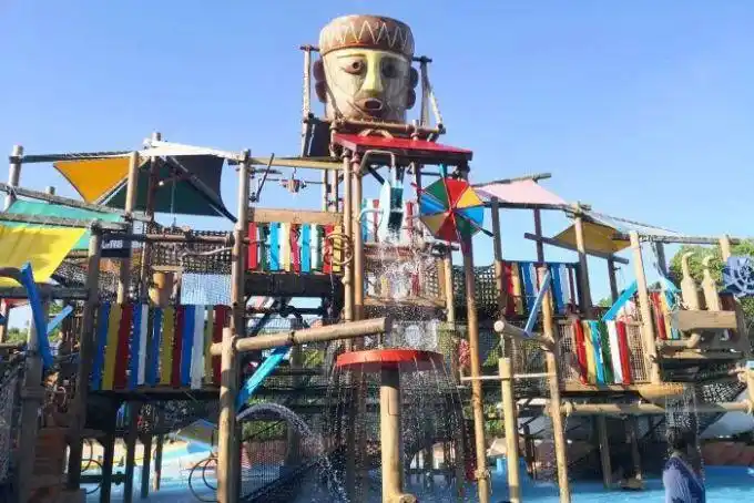 上海滑梯全攻略:带你感受90°魔鬼弯道,5层花式旋转!