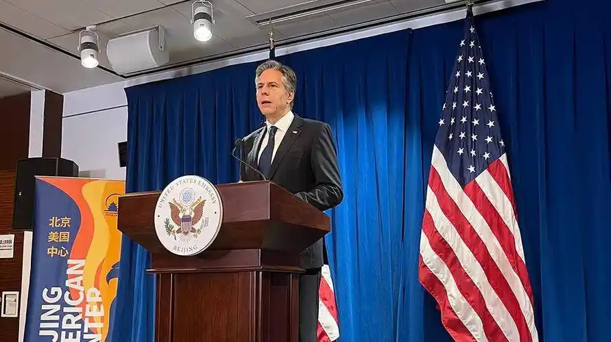 6月19日,美国国务卿布林肯在美驻华大使馆举行访华记者会,60余家中外
