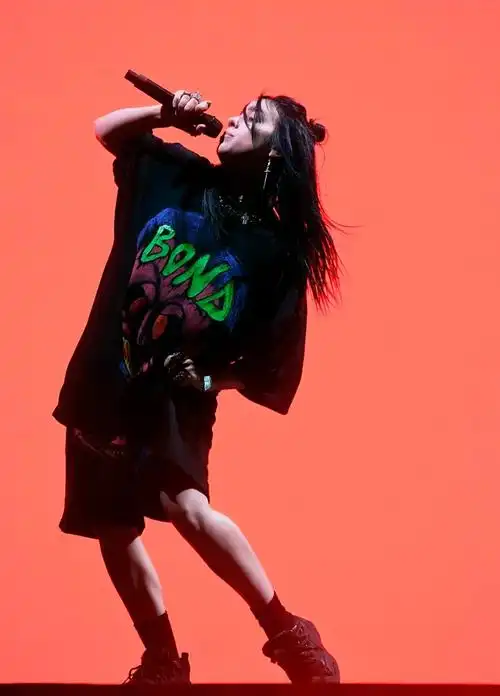 为《芭比》写歌,她也曾成为芭比_billie_eilish_碧梨