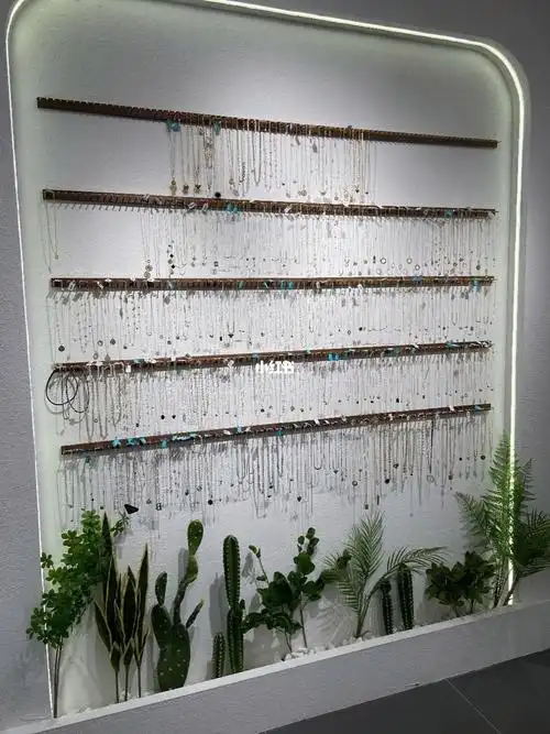 一面饰品墙,饰品被挑空了不说,服装成交率也高了,这是为啥呢#店铺装修