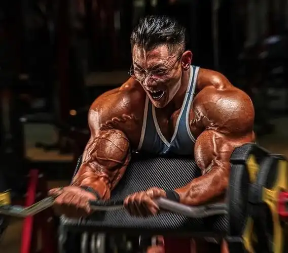 中国最强壮的肌肉男是谁(自费60万比赛从穷小伙到健美第一人)-秋霞网