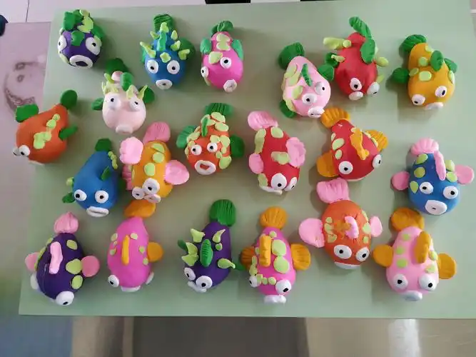 外国语中班粘土课题《小鱼》