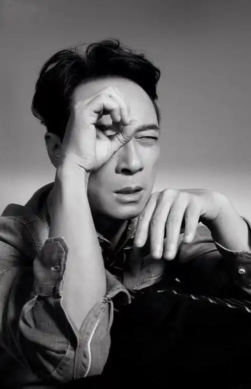 吴镇宇在电影《无间道2》里扮演倪永孝的角色,20年过去了,他的形象