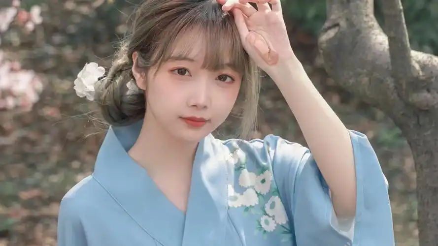 壁纸少女心简约ins春天樱花季和服少女写真