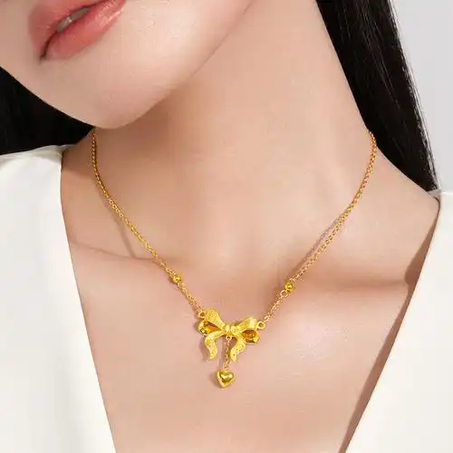 周大福完美婚嫁系列蝴蝶结足金黄金项链计价(工费:408元 )f193290