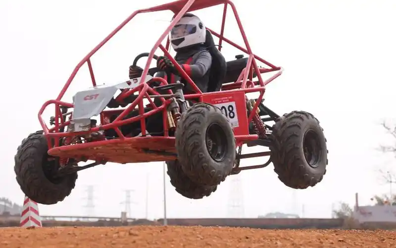 飞驰人生道地饍品杯utv全地形越野车邀请赛激情开赛