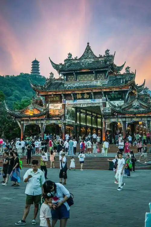 11月份四川哪里旅游 丨人均八百不踩坑!_美食_自然_稻城