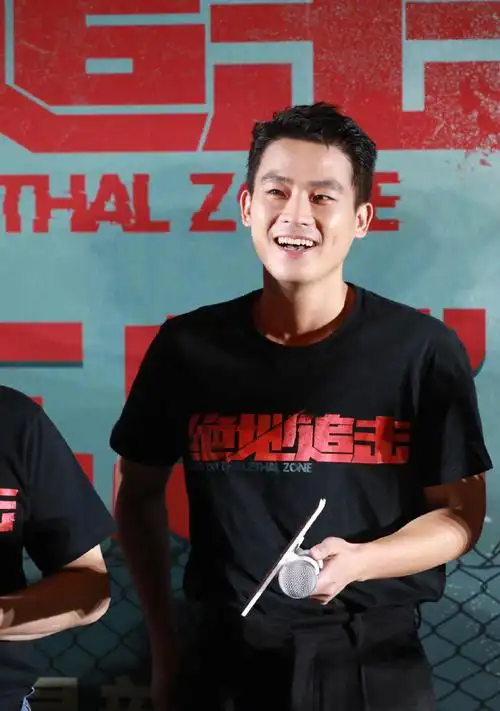 欧豪唱军歌好帅##绝地追击北京首映礼#98欧豪新作品《绝地追击》