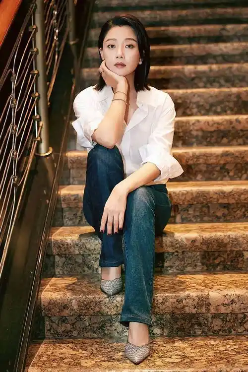 42岁殷桃,甜美迷人身材饱满,这个女神真是太时尚迷人了_明星_女子