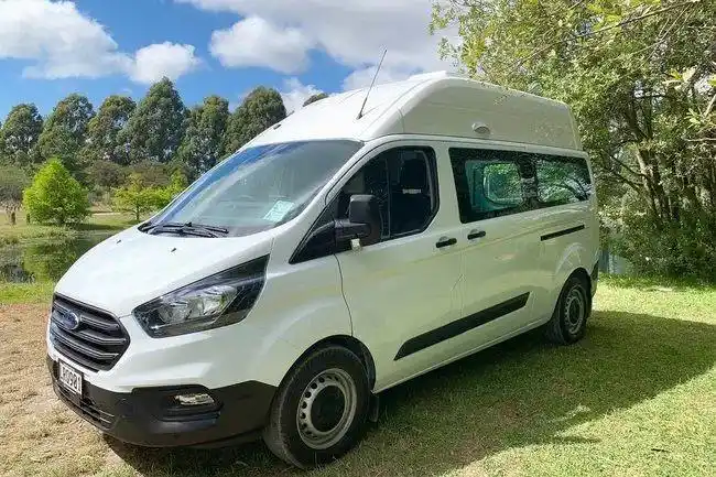 2020款福特全顺房车20t柴油机6at油耗7l约合20多万能住4口