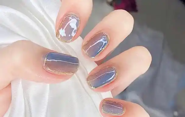 不好的女孩子,面对自己胖胖的手指不知道应该用什么款式的美甲比较好