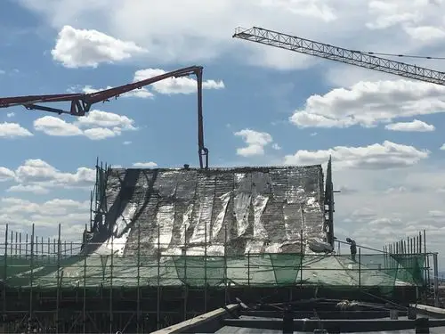 二站台屋面斜屋脊混凝土浇筑