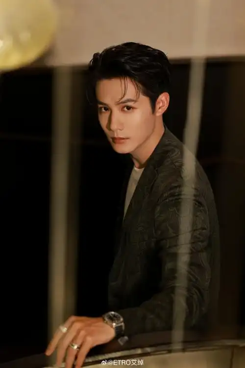 etro星闻#演员@d郑业成c身着2024春夏系列佩斯里印花西装套装出席