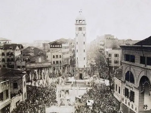 重庆解放碑的黄昏时分