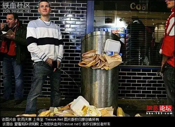 香港人竟然举办内地游客随地大小便展览,观者如潮.