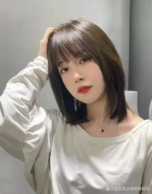 显高级感的锁骨发