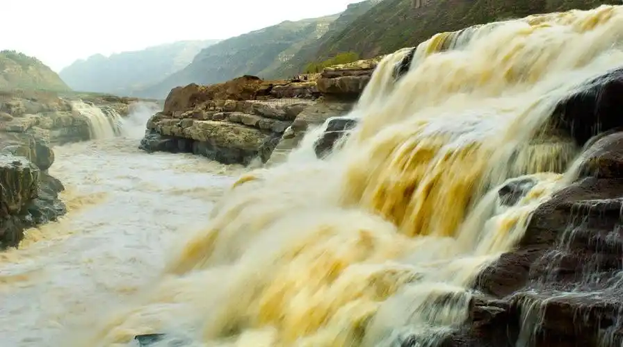 滚滚长江东流去,