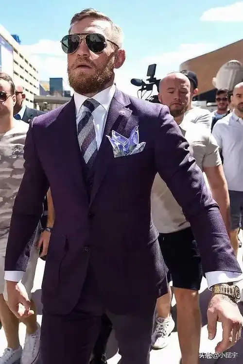 "西装暴徒"康纳2021年《福布斯》杂志记者布雷特-奈特公布了年度体坛