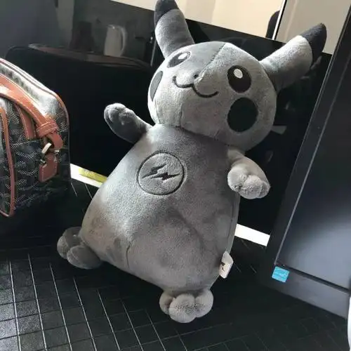 干大事,从【娃娃抓起】藤原浩闪电联名暗黑皮卡丘