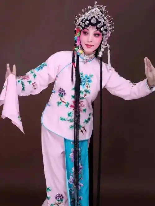 红绸轻抚花翩然 花旦倾情赏芳菲——丁小玲(内附精彩视音频)_秦腔