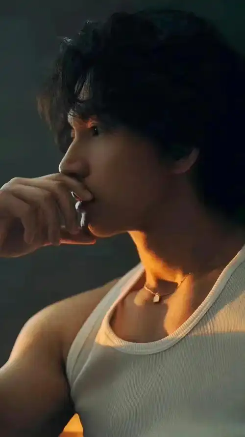 47岁的言承旭拍照还是那么帅,真不敢相信快要50岁了