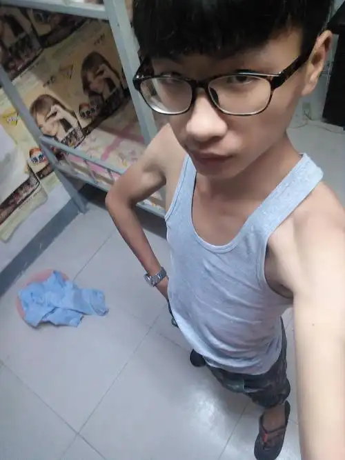 我包皮有点长,硬起来时间不长就倒了