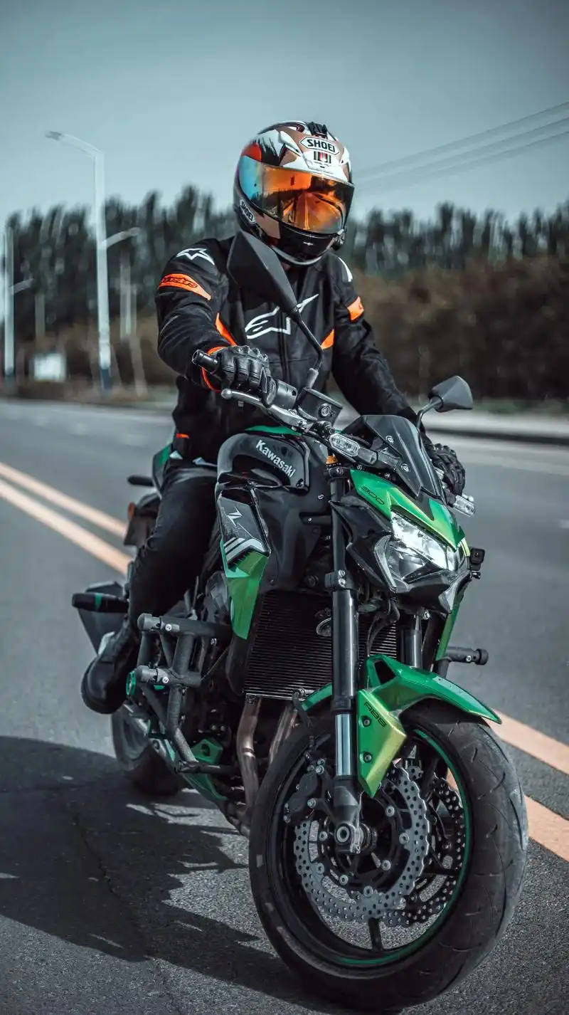 骑车为什么要戴头盔?#男骑士 #摩托骑手 #摩托摄影   # - 抖音