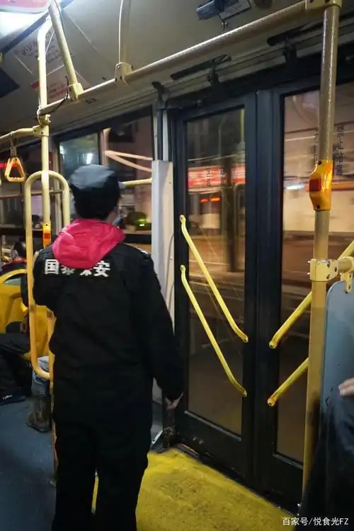 凌晨4点,记录福州第1班公交车