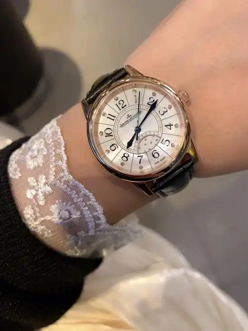 积家约会石英女表选玫瑰金色还是白金色