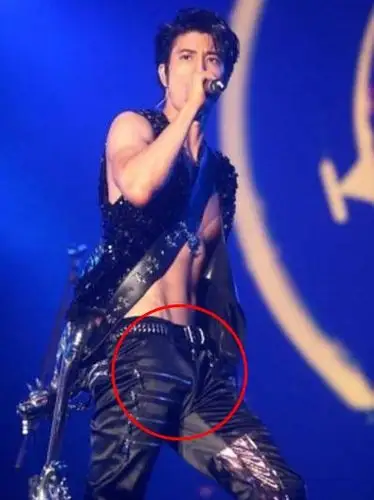 令男主角下体有反应的女星 黄晓明激凸王