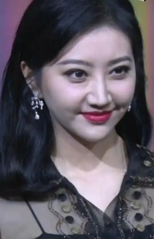 32岁景甜发福严重,精修图和未修图差距大,修图师太厉害