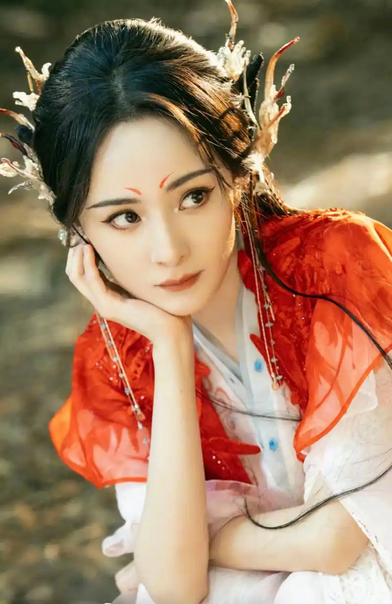 杨幂演涂山红红,刘诗诗演淮竹,85花绝美古装霸气回归