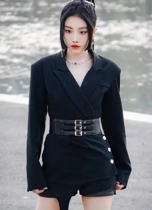 喻言高马尾红毯造型