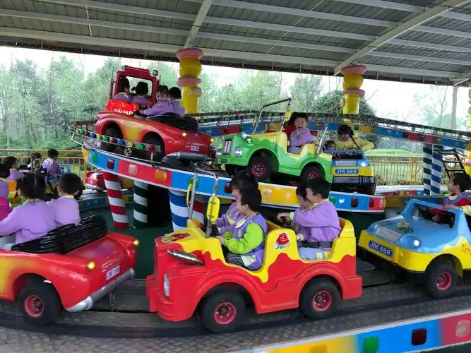 其它 邂逅春暖·漫步乐园 —— 苗二班春游记—— 儿童爬山车