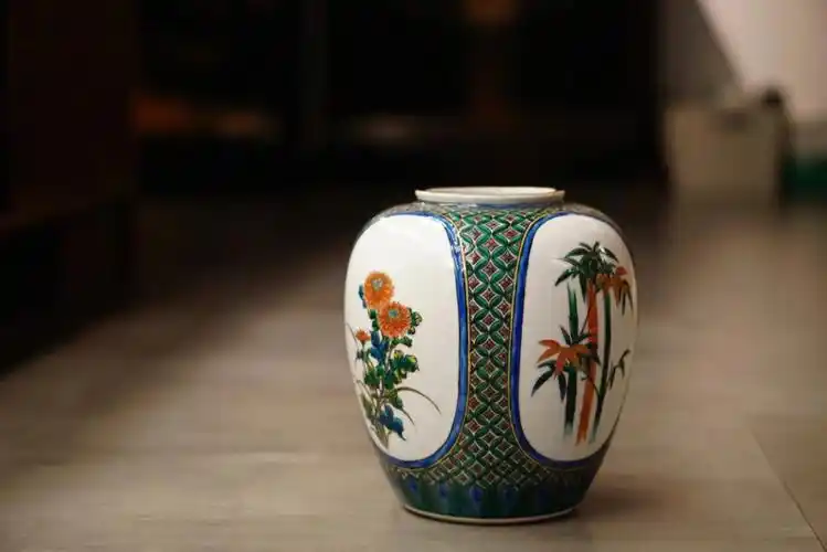 古董瓷器日本昭和初期九谷烧开窗花瓶