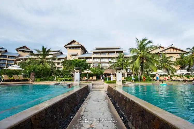 【亚龙湾金茂三亚希尔顿酒店】完整版(多图)