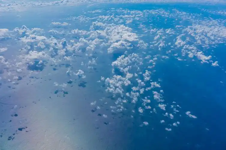 高空俯瞰威海的城市夜景60748269上海外滩市中心俯瞰视角21269438香港