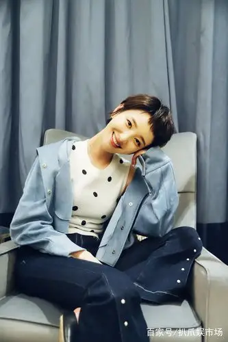 许芳铱写真青春时尚 短发造型尽显阳光魅力