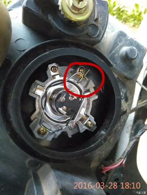 五菱之光6390qf更换大灯灯泡diy附图及说明