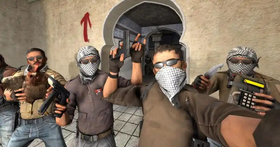 在游戏中玩家需扮演反恐精英或恐怖分子,双方进行多回合战斗,最终一方