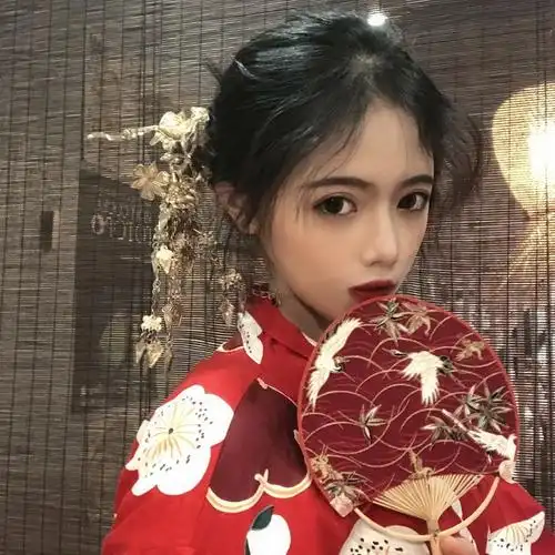 拿纸扇穿和服的日本女生个性头像图片