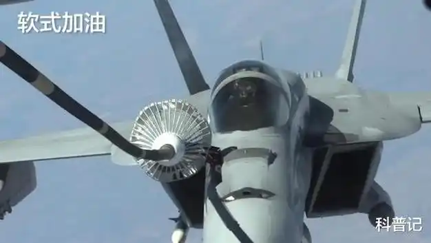 波音747客机加一次油,可以加满多少辆汽车?真相颠覆你的认知!