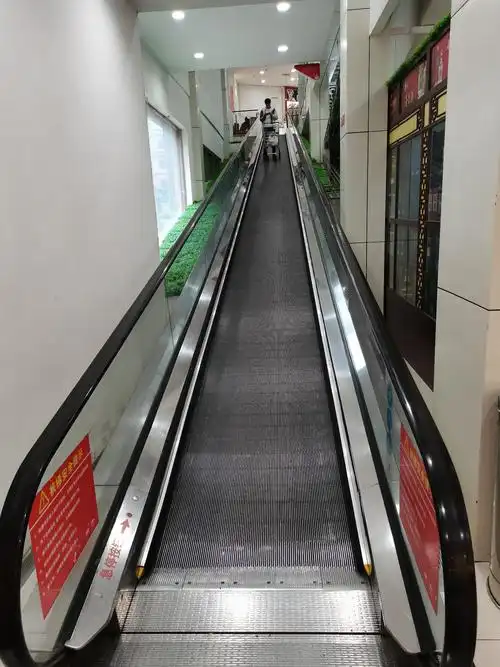 超市电梯运行正常