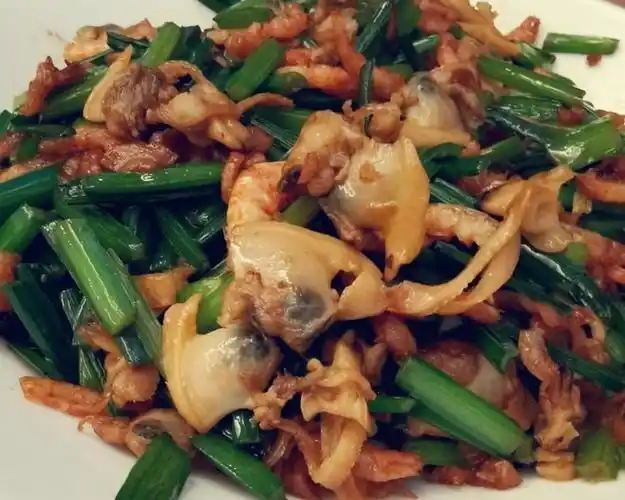 六月鲜轻盐牡蛎酱油韭菜花炒沙蚬肉