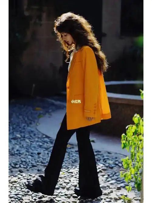 初秋复古橙色系穿搭慵懒的午后氛围感