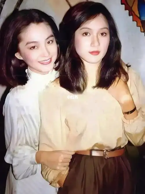 和林青霞合影的美女明星是谁