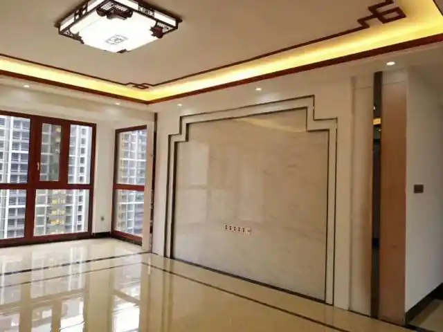 客厅别铺一抹色瓷砖了,现在都做这种波打线,高端,大气,上档次